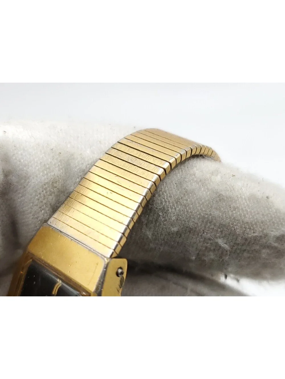 Vintage Seiko Quartz Watch Womens New Battery Gold Tone Black Dial 16mm
